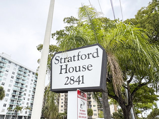 Stratford House Condominium photo 2